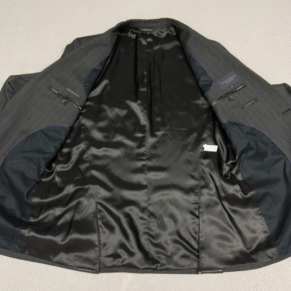 Banana Republic men adult